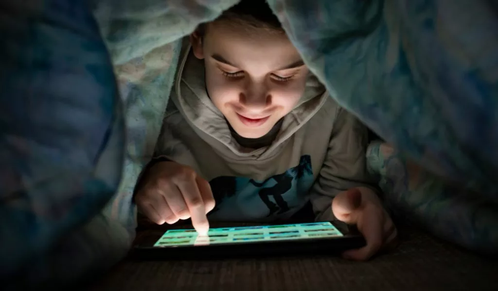 Les effets néfastes des écrans sur le sommeil des enfants