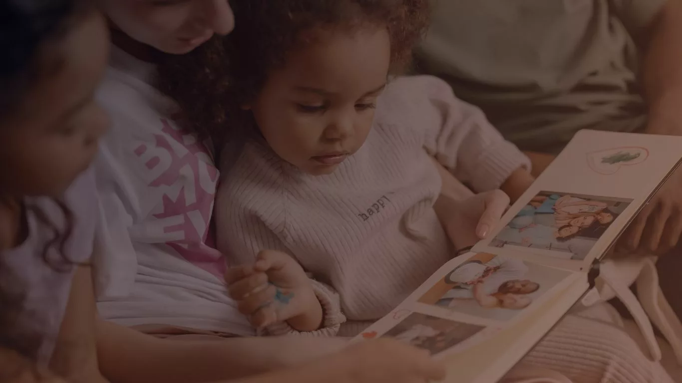 Créer un album de souvenir avec ses enfants