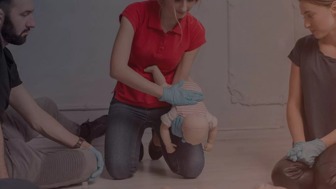 Les gestes de premiers secours adaptés pour les bébés